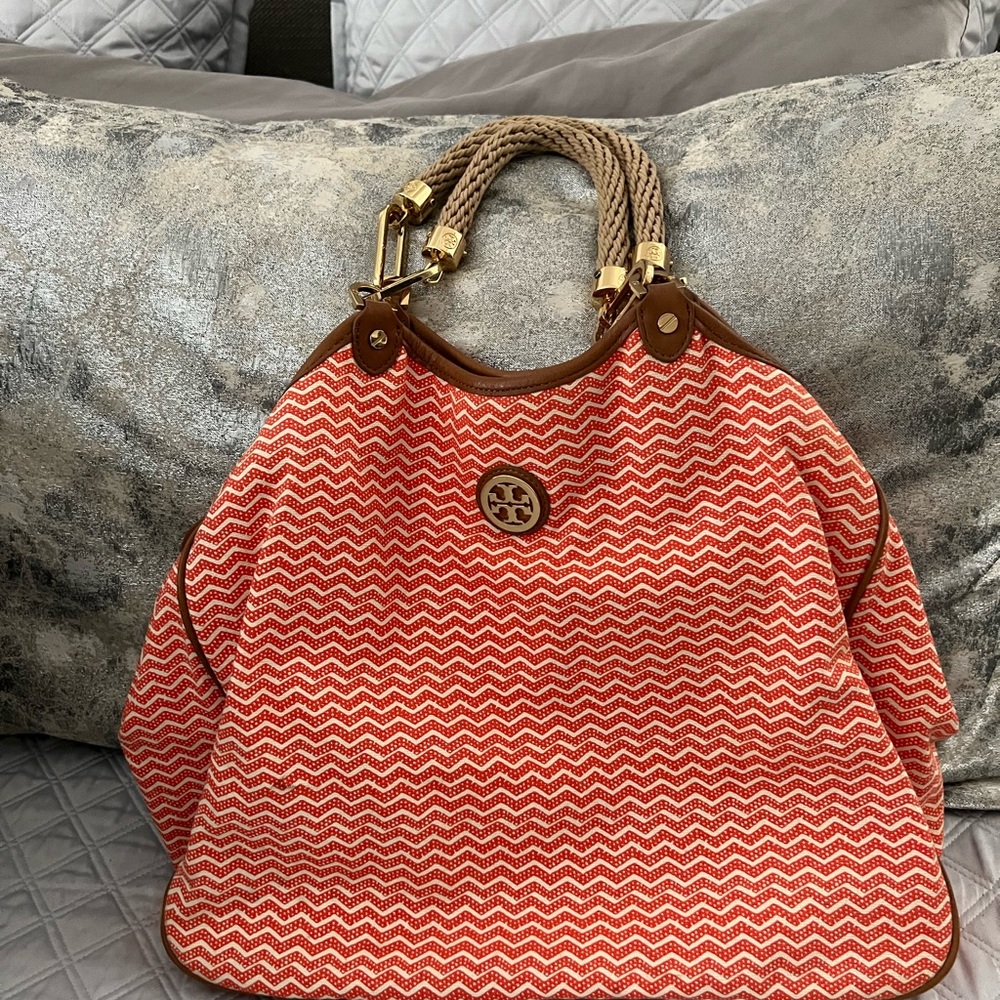 Hand bag